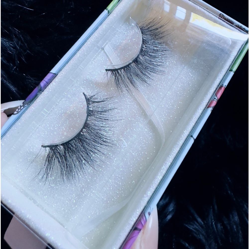 LASHES long & natural